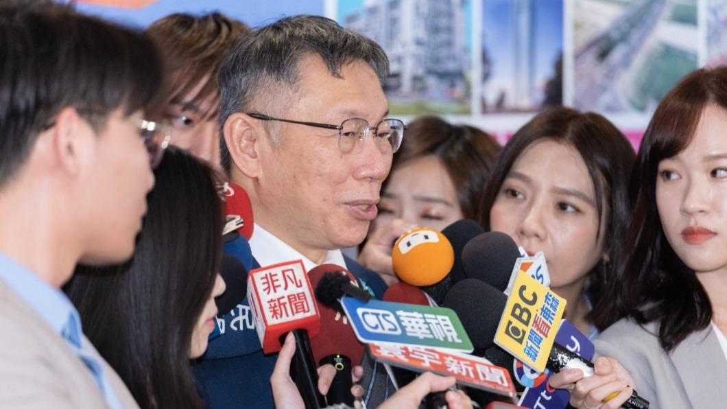 柯文哲接受聯訪。（圖／民眾黨提供）