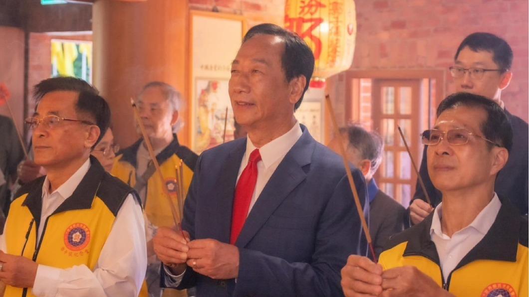 郭台銘18日一早參加郭氏宗親總會的活動。(圖/翻攝自郭台銘臉書)
