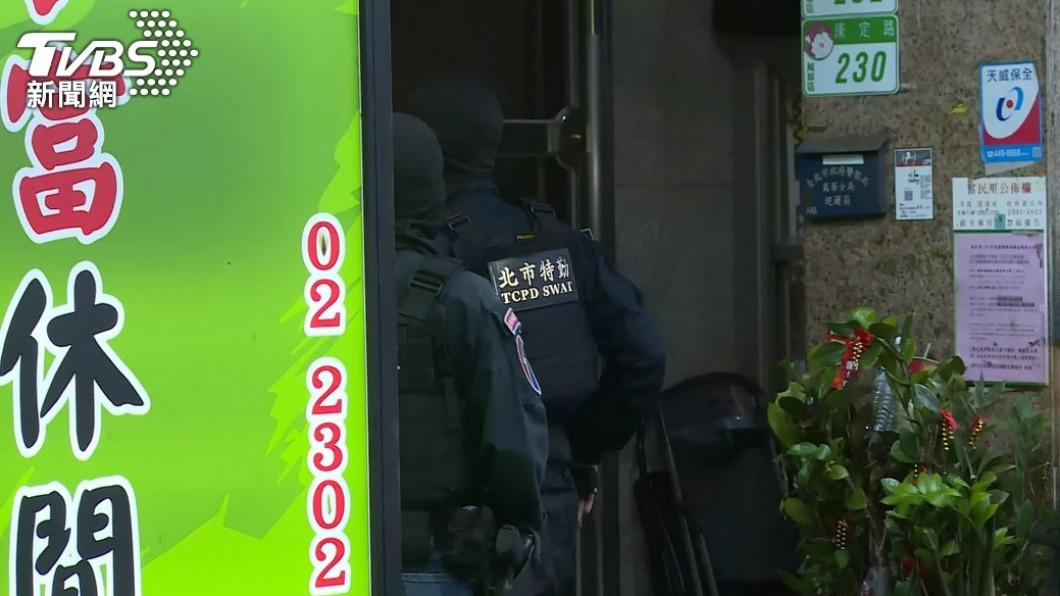 警方日前強力掃蕩鑽石大樓。(圖/TVBS)