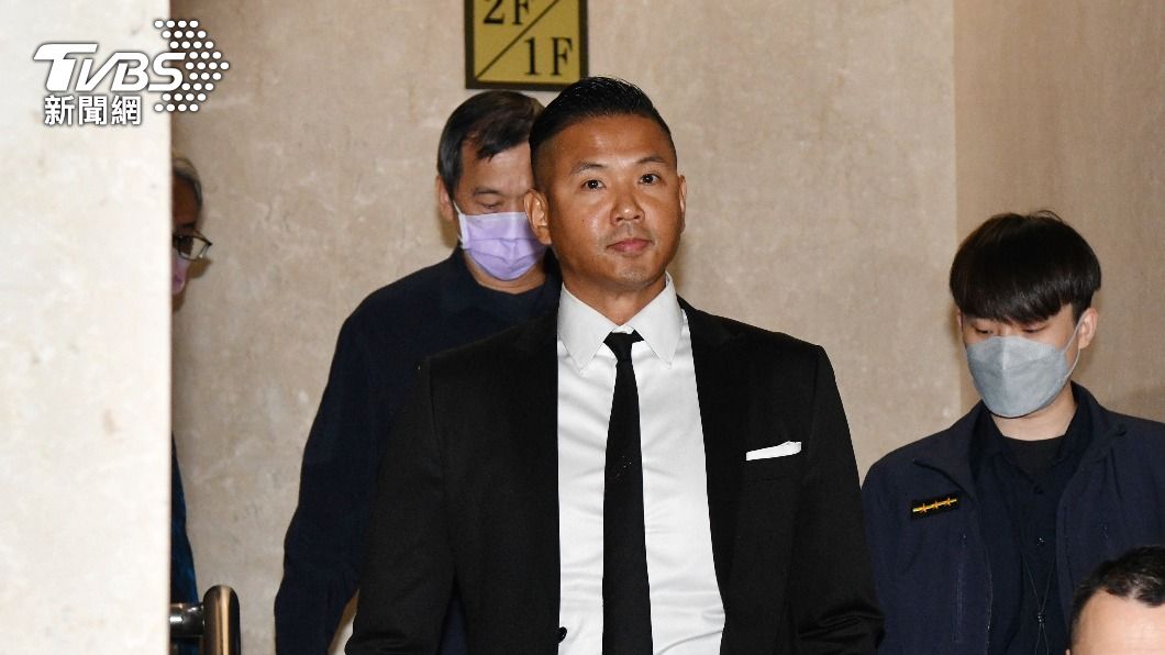 二度應訊1.5小時結束 黑人微笑離開北檢:再跟大家分享