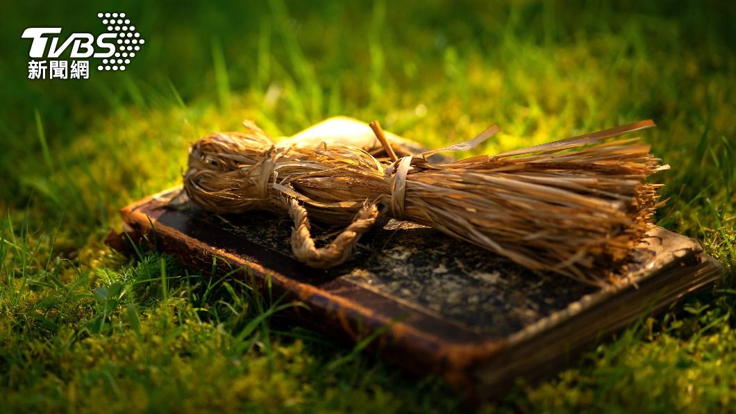 湯普森透露稻草人是自己拿花園枯草做的。(示意圖/Shutterstock達志影像)