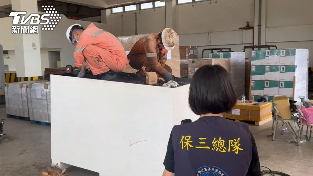 走私集團將毒品夾藏在石棺之中。（圖／TVBS）