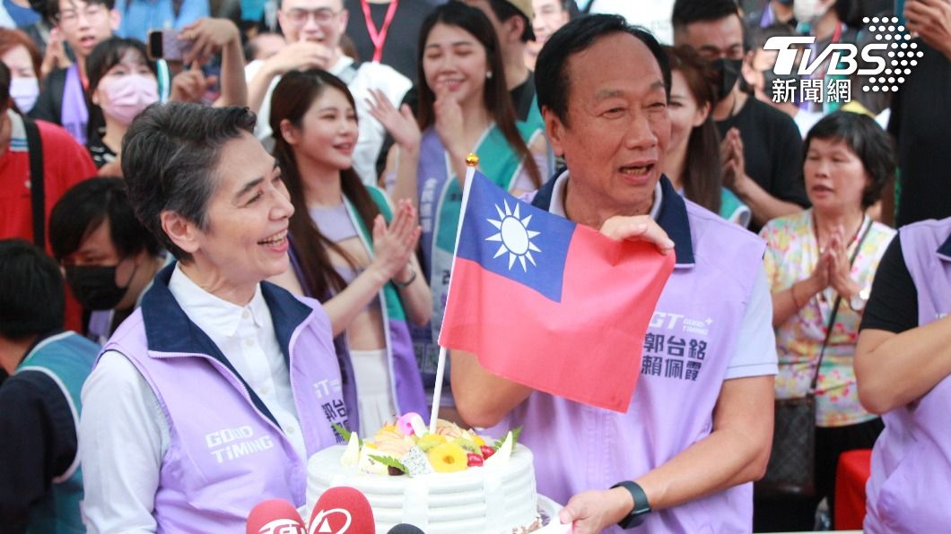 賴佩霞宣布「已放棄美國籍」 郭台銘:攜手奮戰到最後