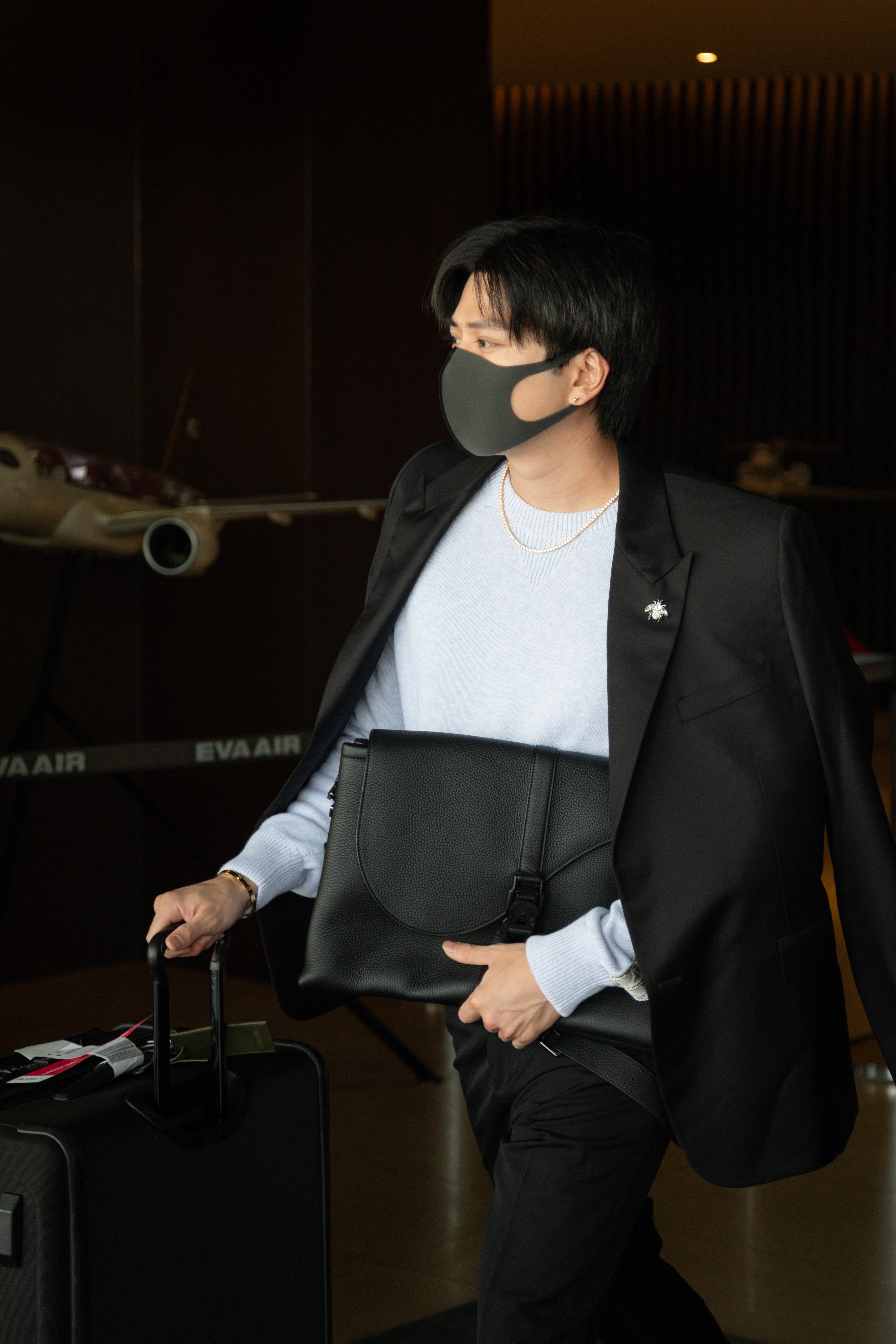 新田真劍佑首次抵台造型貴氣十足。(圖/鏡週刊)