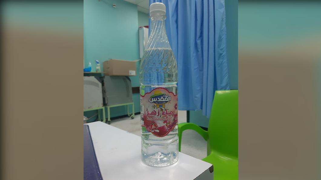 阿布西塔被迫使用醋來處理患者的傷口感染。(圖/翻攝自阿布西塔推特)