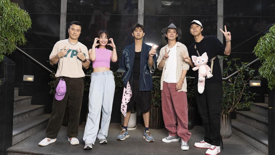 動作喜劇《還錢》演員。左起李銘忠、蔡思韵、陳柏霖、林哲熹、蔡凡熙。(圖/甲上提供)