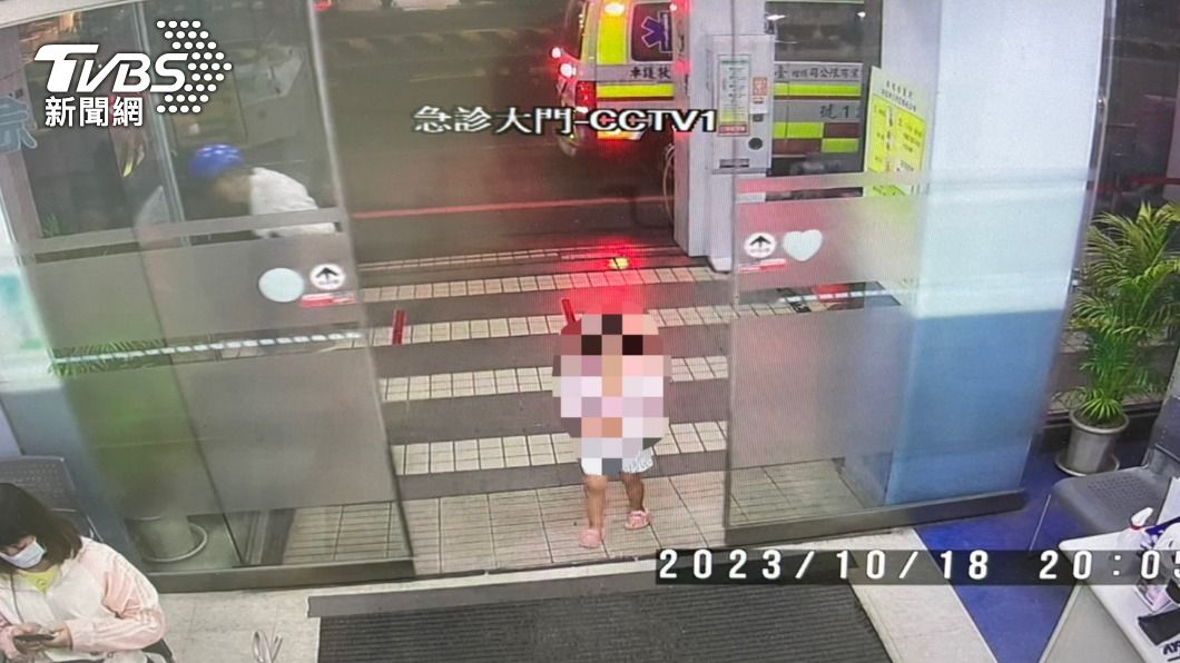 男童已經癱軟無意識。（圖／TVBS）