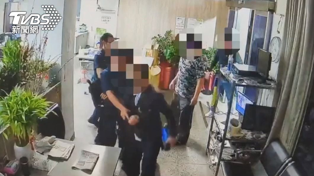 找警察尋仇!莽男闖派出所替朋友出氣 想噴辣椒水反遭逮