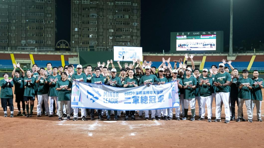 中職/關鍵改判奠勝基!台鋼雄鷹橫掃富邦奪冠 高喊「一軍我來了」