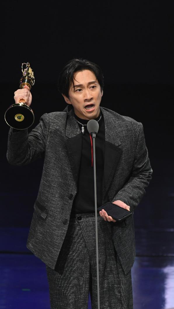 陳漢典得獎暴哭。(圖/三立提供)