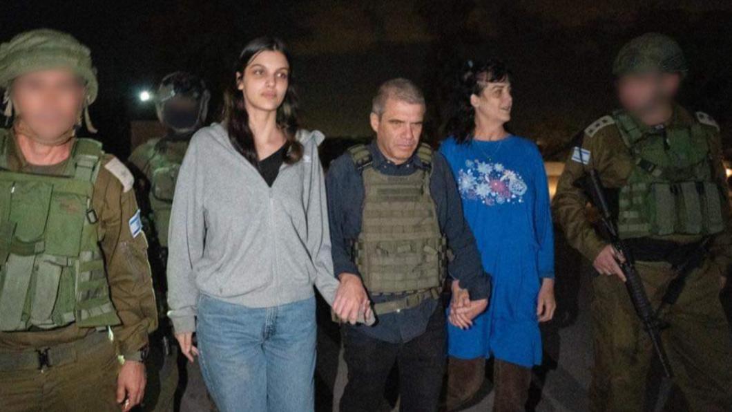 哈瑪斯釋放美國公民。(圖/翻攝自X@TheMossadIL)