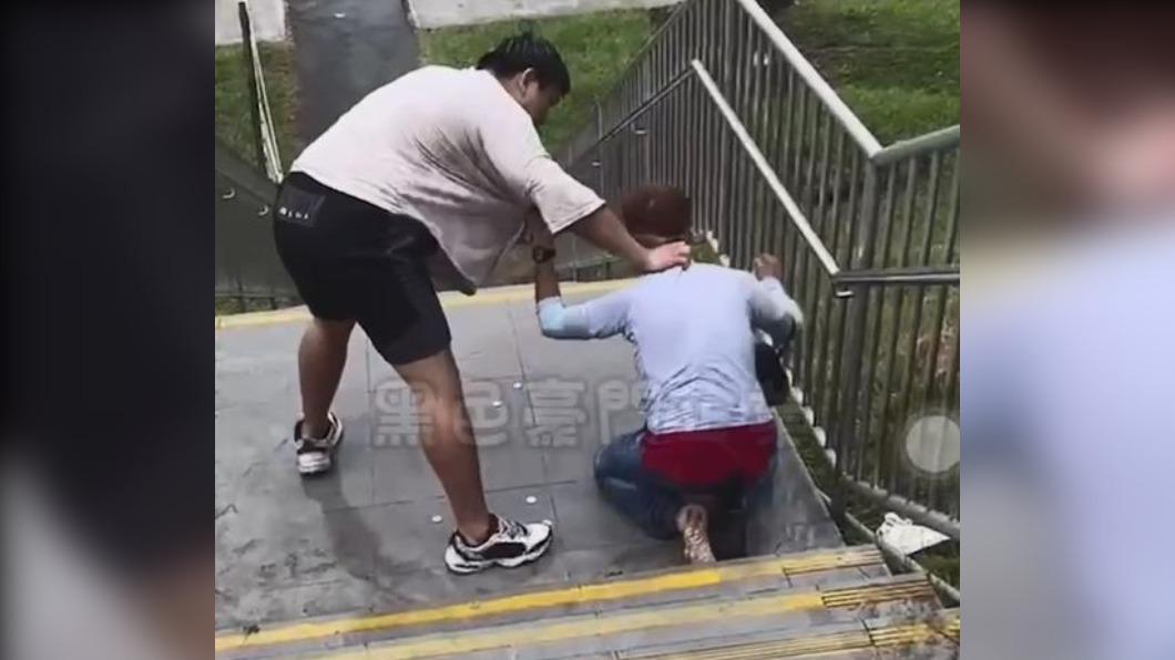 賴男被砍後痛毆蔡男。(圖/翻攝黑豪家族)