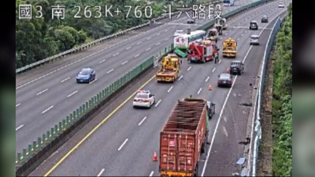 國3雲林斗六段重大車禍!小客車扭曲變廢鐵 12歲男童斷魂