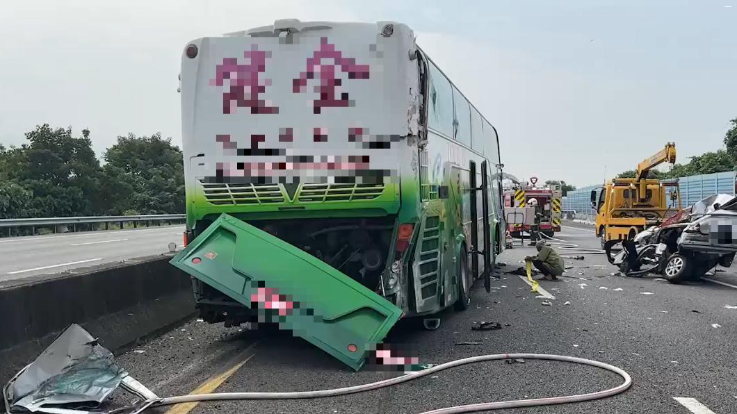員工旅遊遇死劫!遊覽車母子、小客車五旬男女雙亡 22人傷