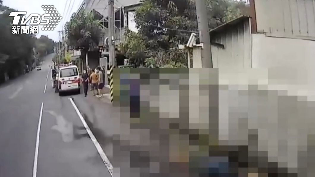 重機騎士被夾在嚴重變形的車體中,逃生不及當場死亡。(圖/TVBS)