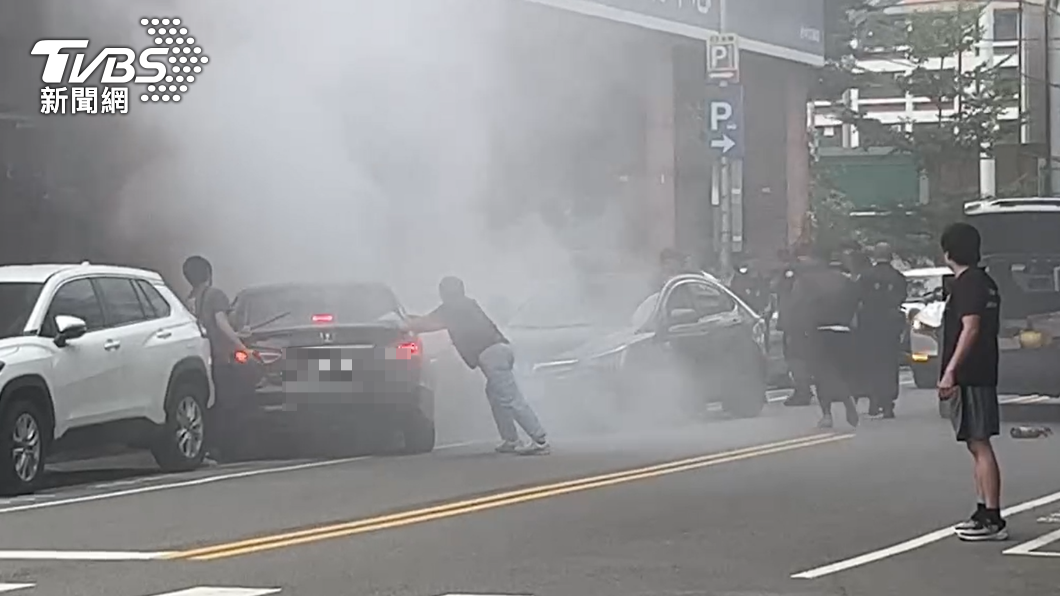 擁長短槍如軍火庫!台中警匪追逐 要犯衝撞警車、轟輪胎逮人