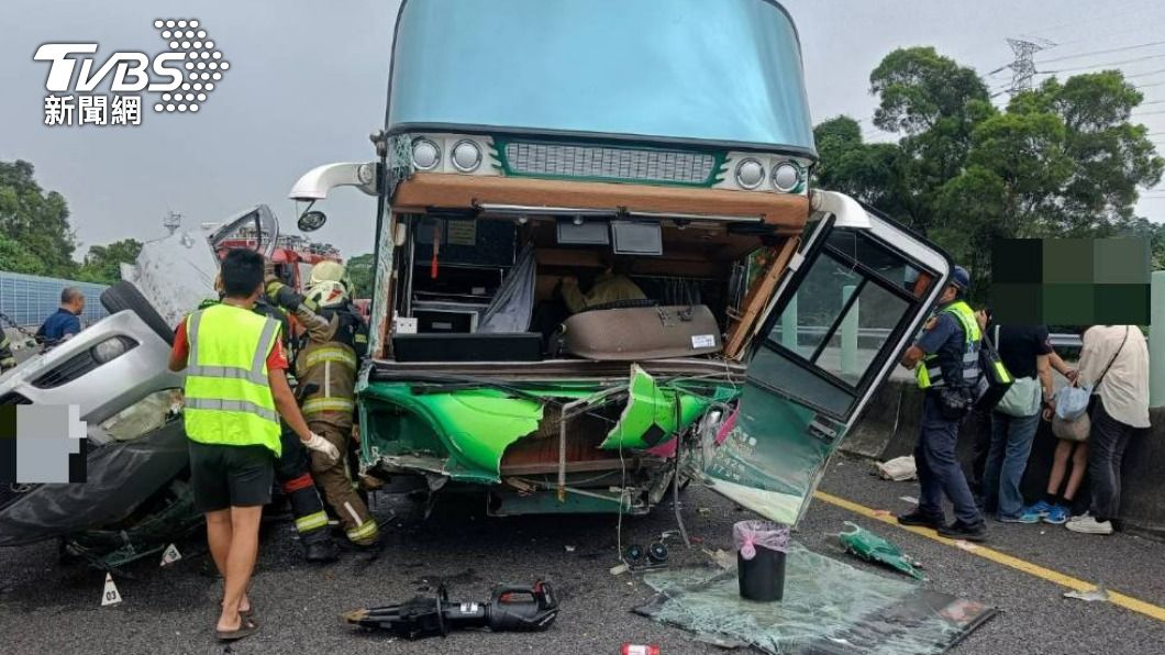 國道4死車禍！乘客控司機超車甩尾　交通粉專批：一堆人護航遊覽車