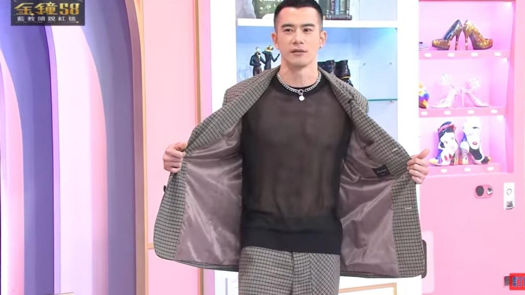 JR大方掀衣服。(圖/TVBS)