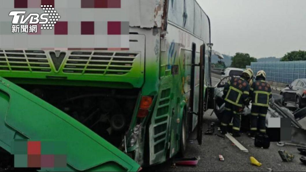 國道遊覽車事故4死 倖存乘客曝:聽男童父嘶吼⋯但不敢看