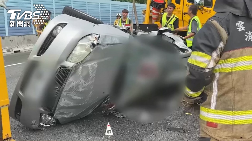 遭遊覽車飆撞喪命!家屬「招魂擲嘸聖筊」 事故車前哭求1句才回家