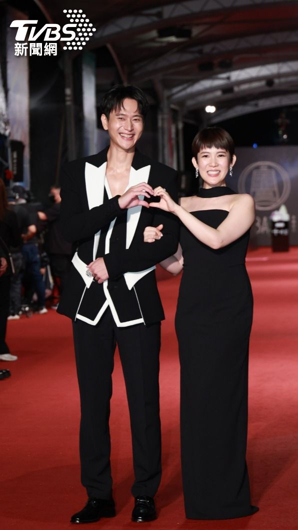 劉冠廷、孫可芳登上紅毯。（圖／TVBS娛樂組攝）