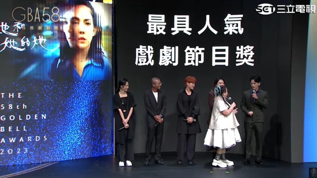 鍾欣凌神救場獲得喝采。(圖/翻攝自金鐘獎 Golden Bell Awards YT頻道)