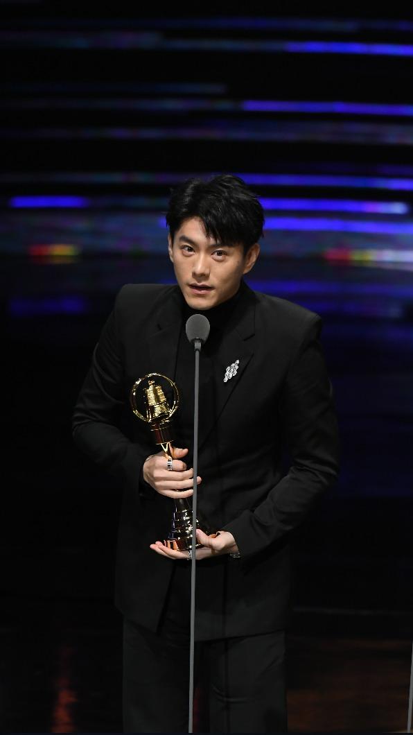 李程彬獲得迷你劇集男主角獎。(圖/三立提供)