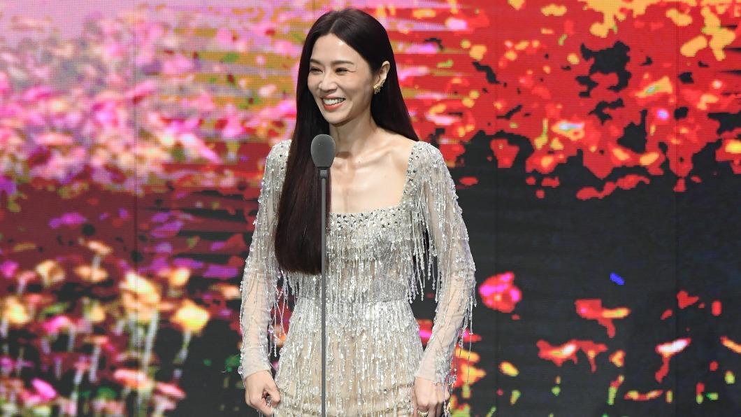 金鐘58/謝盈萱閃亮流蘇飄仙氣 鍾欣凌突點去年插曲:不要再說英文