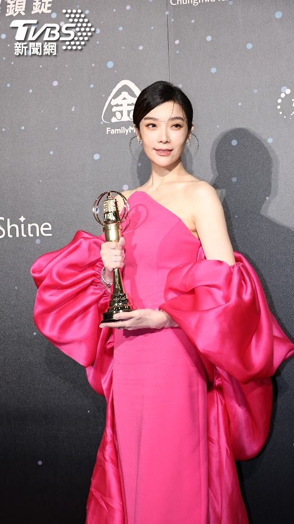 蔡淑臻以《村裡來了個暴走女外科》奪下女主角。(圖/TVBS娛樂組攝)