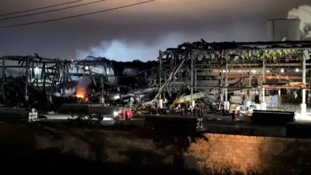 高溫爆炸「震裂民宅」!陸工廠竄火淪廢墟 釀4死4傷2失聯