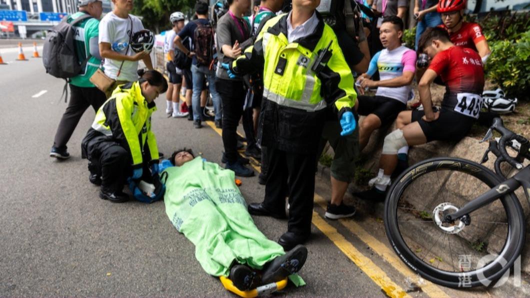 香港單車節「11車連環撞」!比賽一度暫停 至少11人受傷