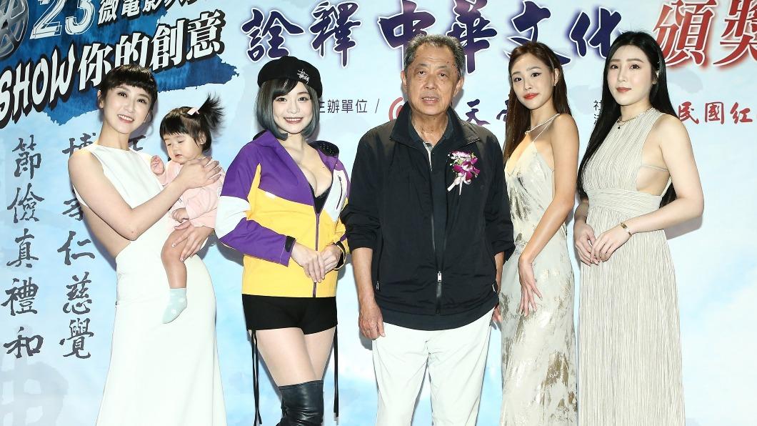朱延平(右)出席頒獎典禮。(圖/紅心字會提供)