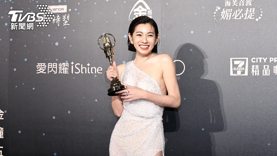 米可白認有容貌焦慮! 「身旁站20歲新人」顯老:我感到不安
