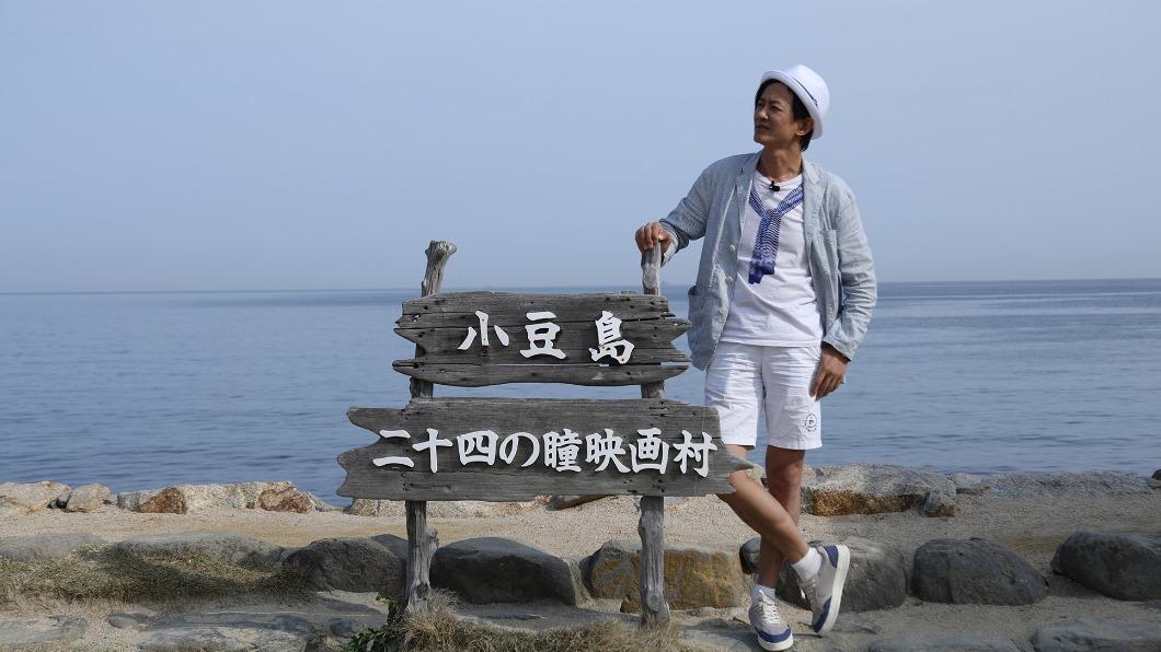 項明生與地標合影。(圖/亞洲旅遊台提供)