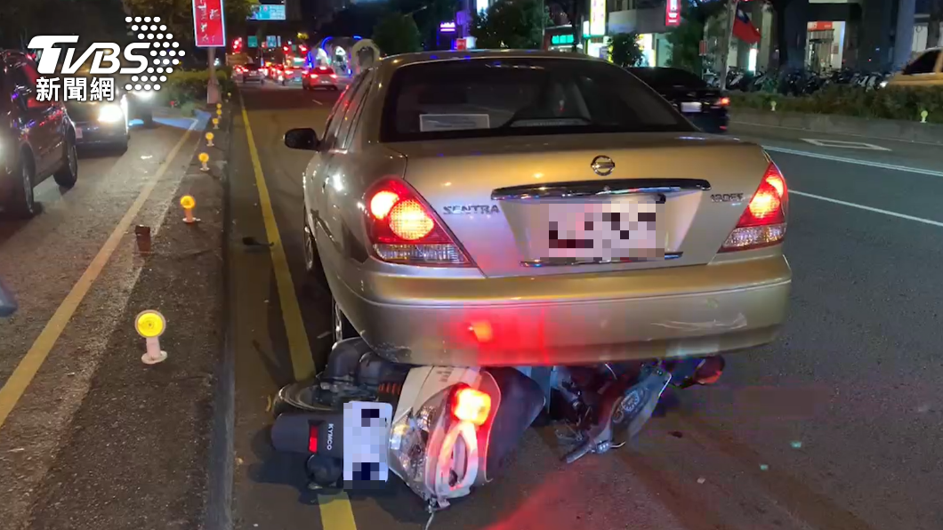 快訊/違規還假配合!台中毒蟲「巴庫」衝撞 輾壓警用機車