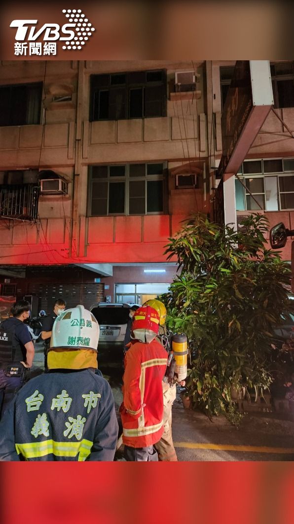 台南一處透天厝發生火災。(圖/TVBS)