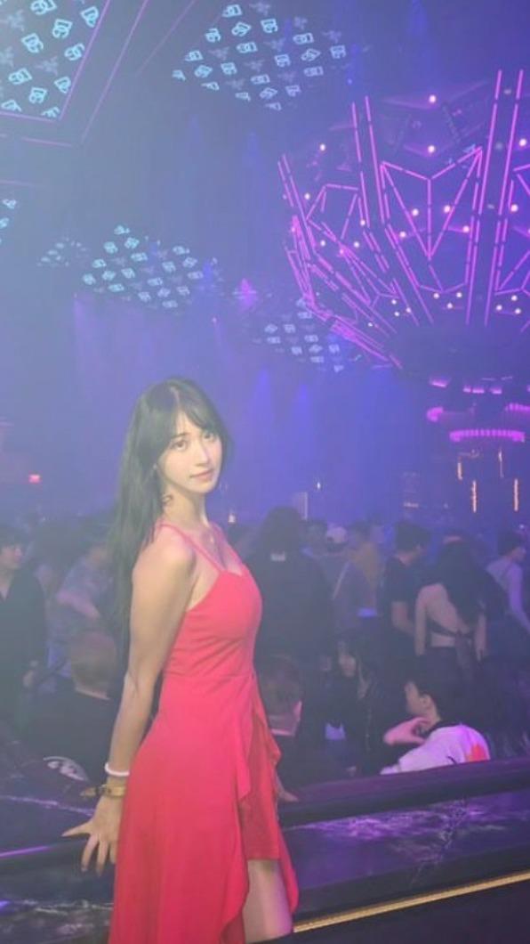 企鵝妹解放好身材。(圖/翻攝自企鵝妹 IG)