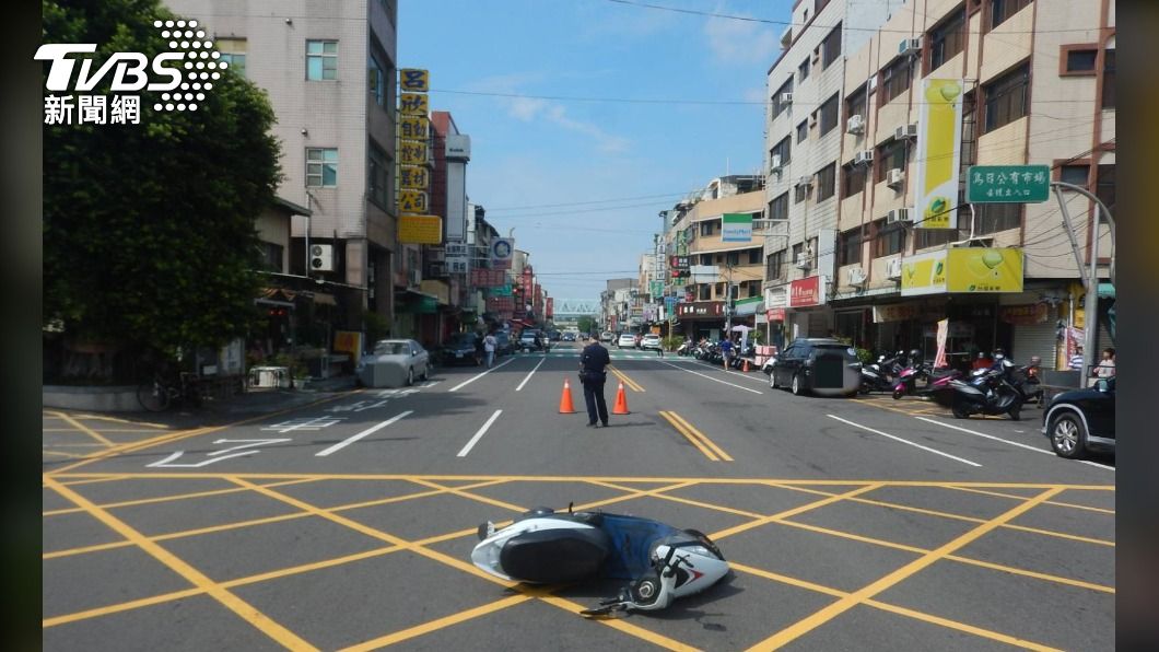 女騎士遭撞後 駕駛逃離現場