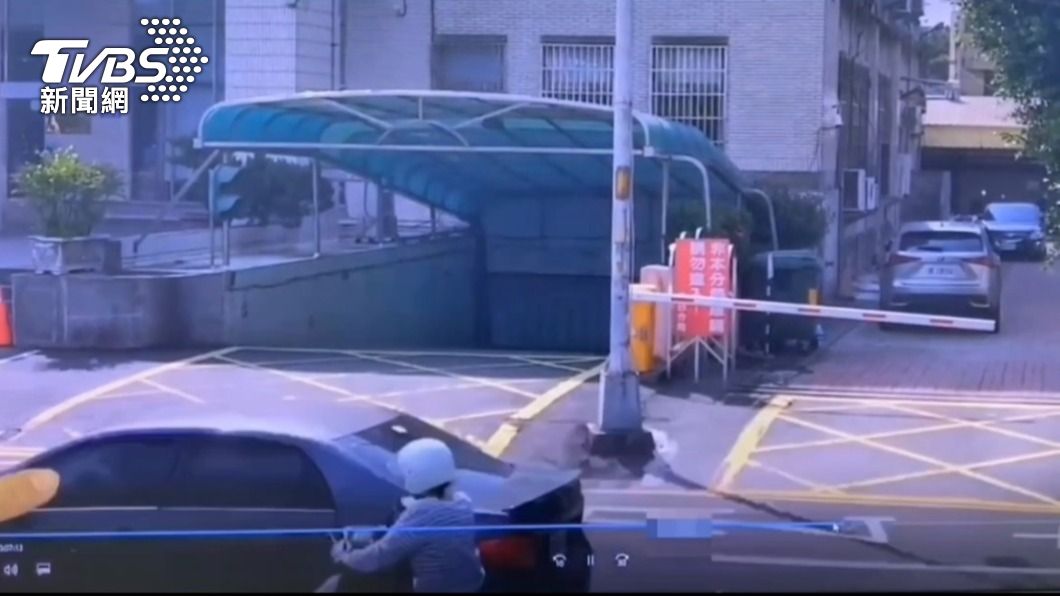 警方調閱監視器 鎖定肇逃車輛