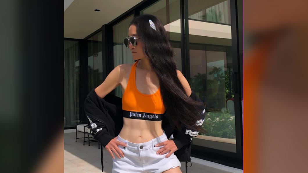 Vera Wang於2020年拍的照片,曾引發網友熱烈討論。(圖/翻攝自Vera Wang IG)
