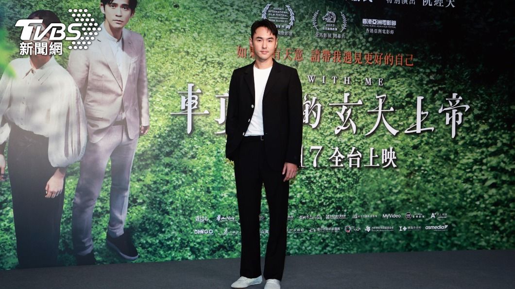 阮經天在片中飾演富商,積極追求林依晨。(圖/趙世平攝)