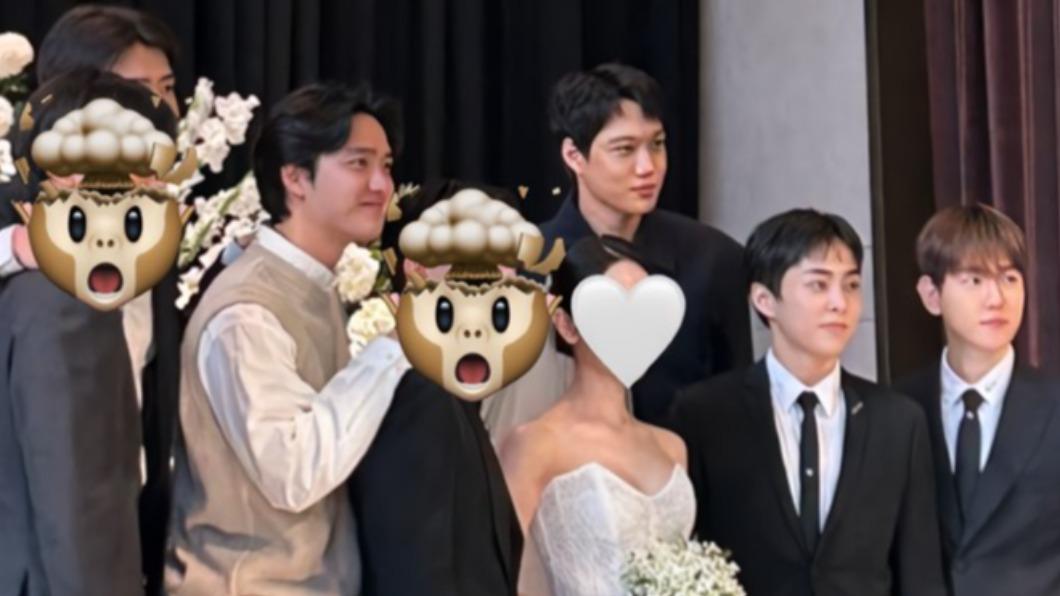 EXO成員皆盛裝出席婚禮。(圖/翻攝自아이돌 이슈臉書)
