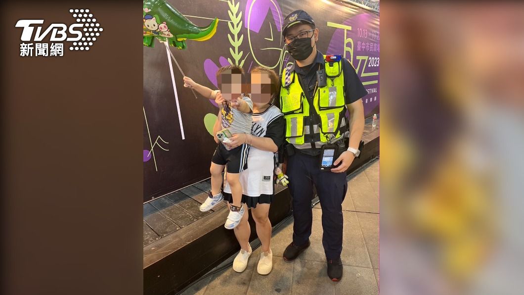 爵士音樂節人潮多! 3歲迷路男童緊握恐龍氣球 暖警幫找媽媽