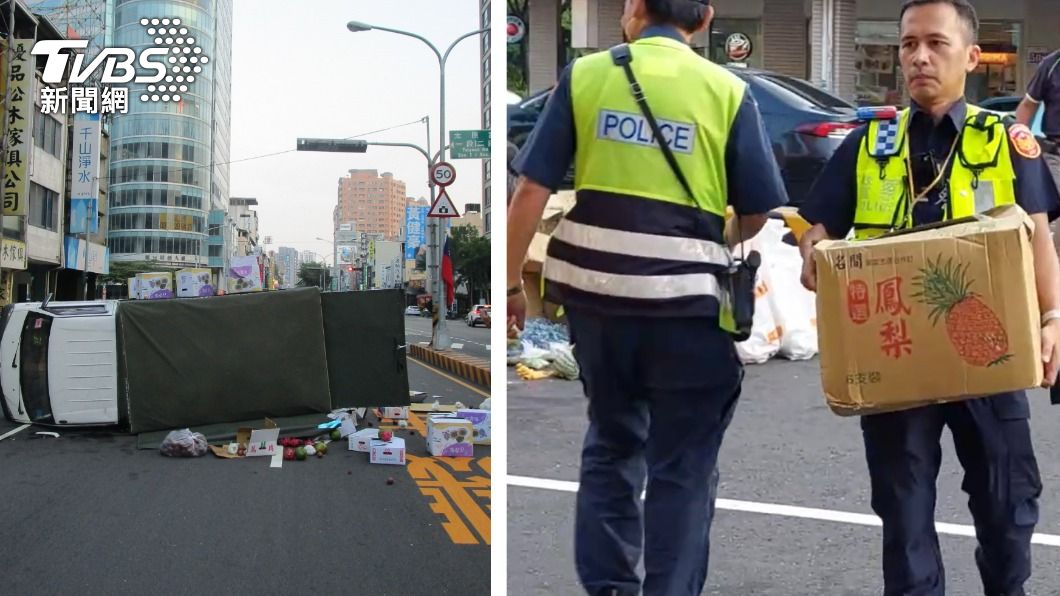 疑方向盤沒抓好!小貨車左翻橫躺 火龍果、西瓜炸飛路口