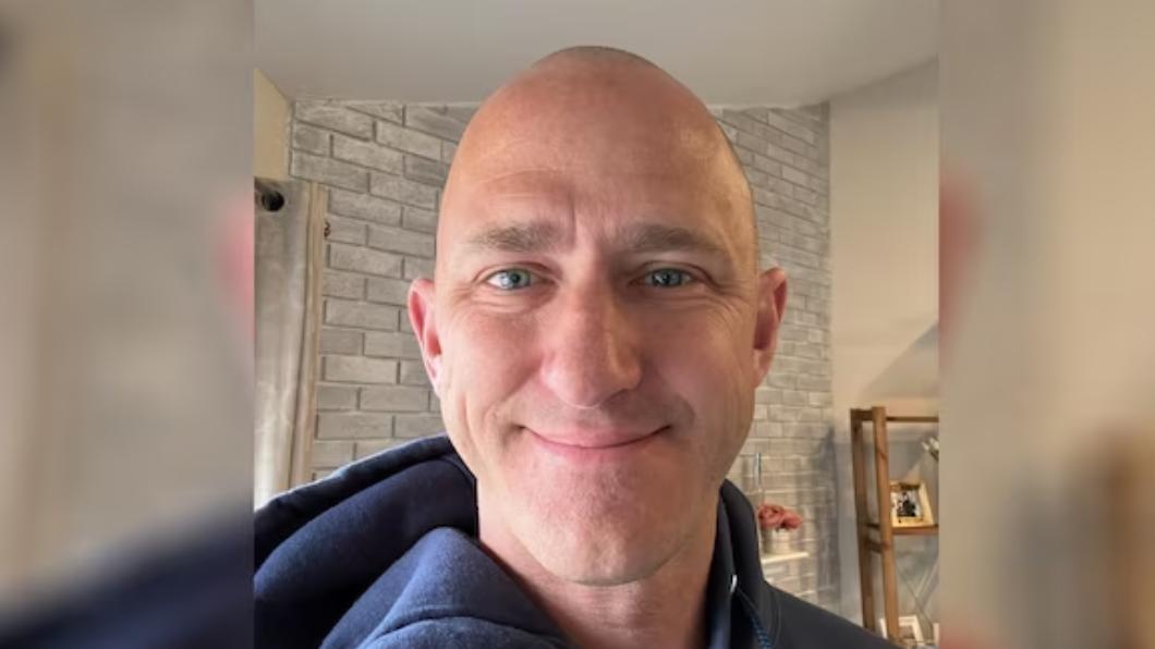 試圖關掉飛行途中客機引擎的男子,竟然是阿拉斯加航空機師艾默生。(圖/翻攝自推特)