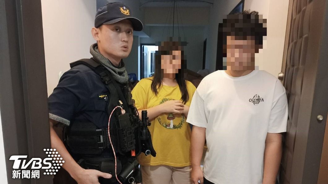 17歲少年求職碰壁,員警立刻化身應援團,給予鼓勵。(圖/土城分局提供)