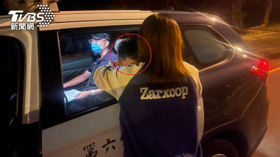 為愛來台工作!失聯移工跨越雙黃線遭攔查 淚別女友哭著上警車