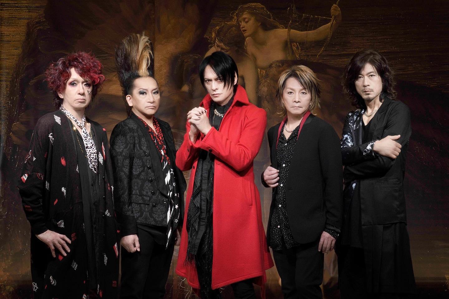 櫻井敦司(紅衣)19日的演唱會上突然送醫。(圖/翻攝自BUCK-TICK IG)
