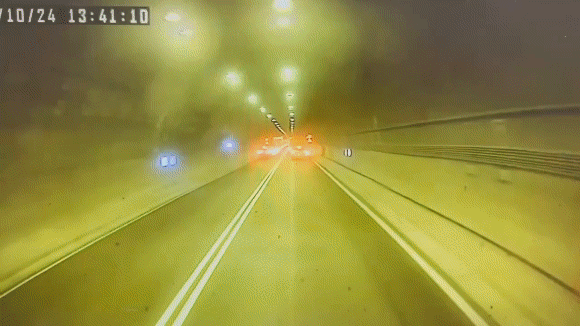 砂石車追撞過程。（圖／翻攝網路）