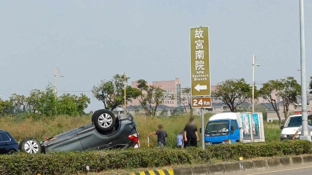 車內23歲男子滿身血被救出，已無生命跡象。（圖／翻攝自朴子民意觀察站臉書）
